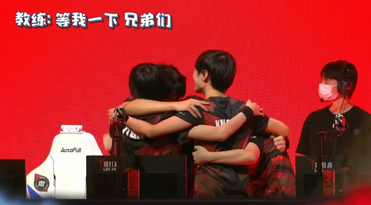 敬仰之情溢 敬仰之情溢